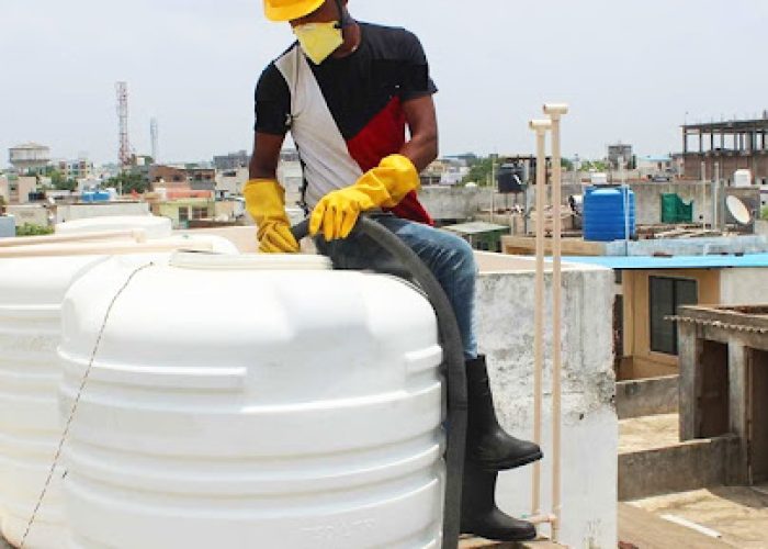 Tanks Cleaning